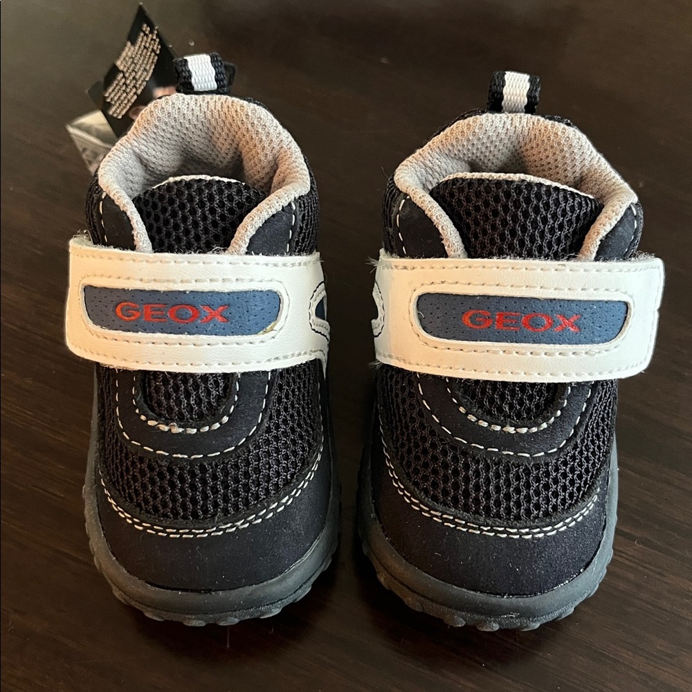 Geox Baby Beginner Sneakers NIB, Sz 18 (US 2.5-3)
